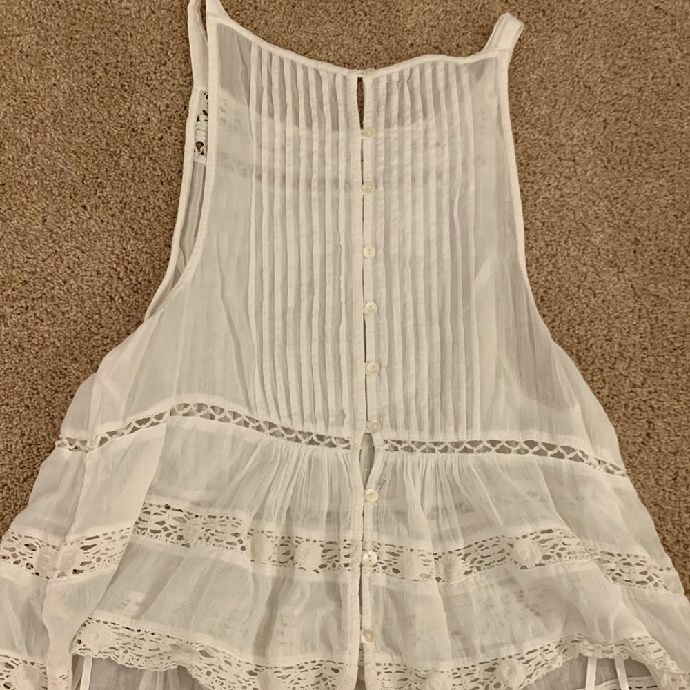 White sleeveless blouse - Picture 2 of 2